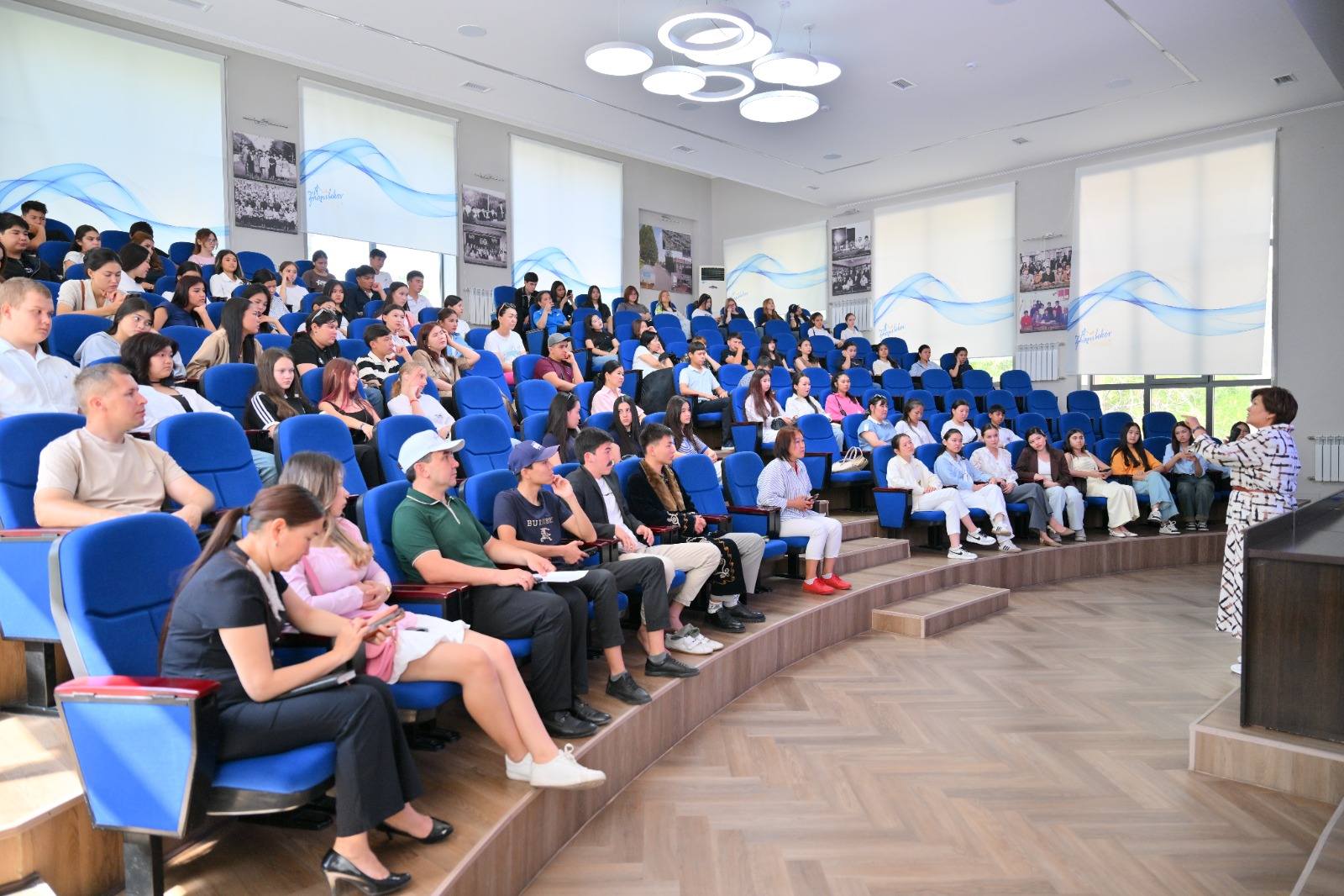 ОҚУШЫЛАР РОБОТТАРДЫ ҚҰРАСТЫРУ МЕН БАҒДАРЛАМАЛАУ НЕГІЗДЕРІН ҮЙРЕНДІ