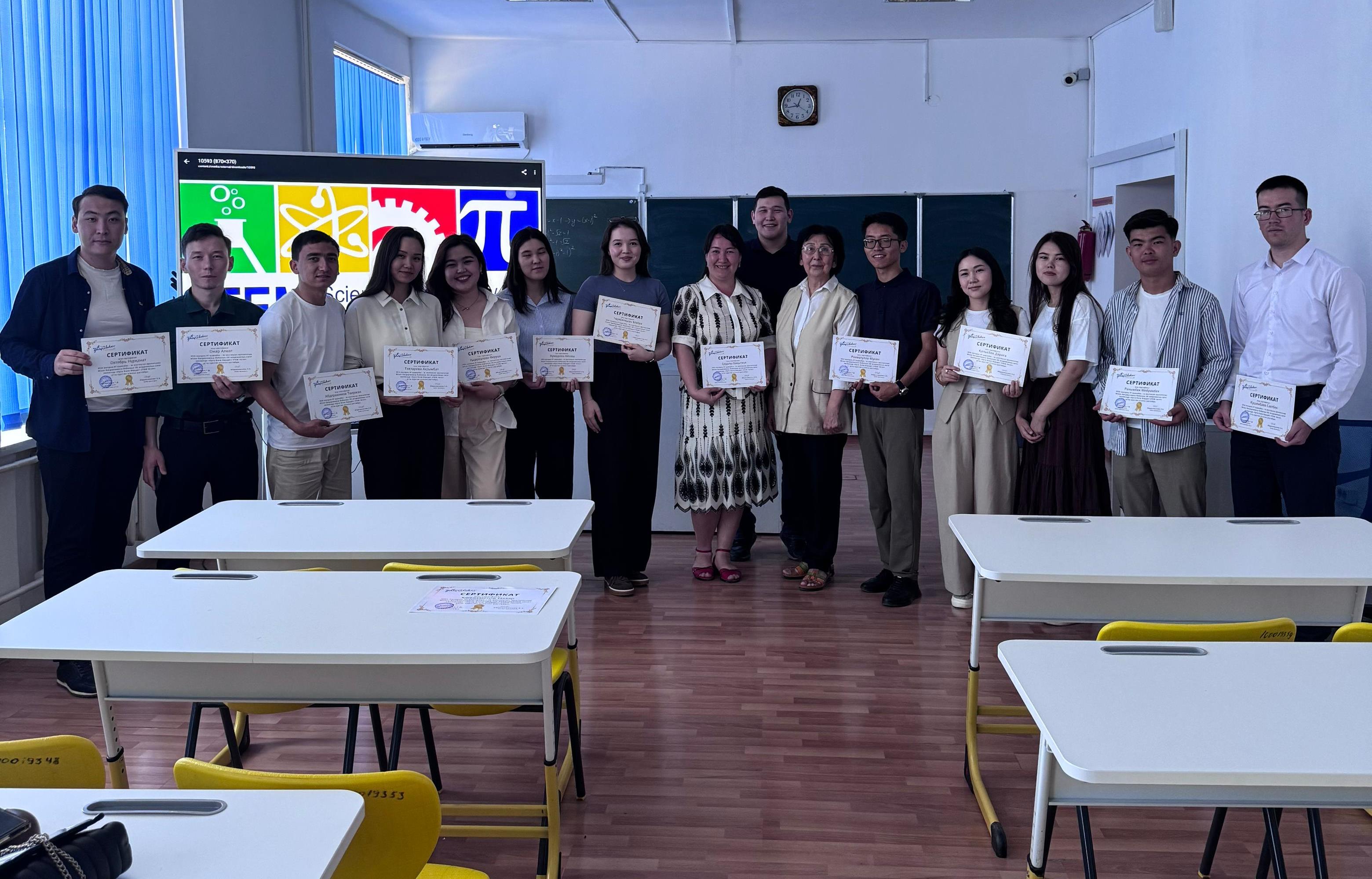 ПИЛОТТЫҚ БАҒДАРЛАМАНЫҢ АЛҒАШҚЫ ТҮЛЕКТЕРІНЕ СЕРТИФИКАТТАР ТАБЫСТАЛДЫ