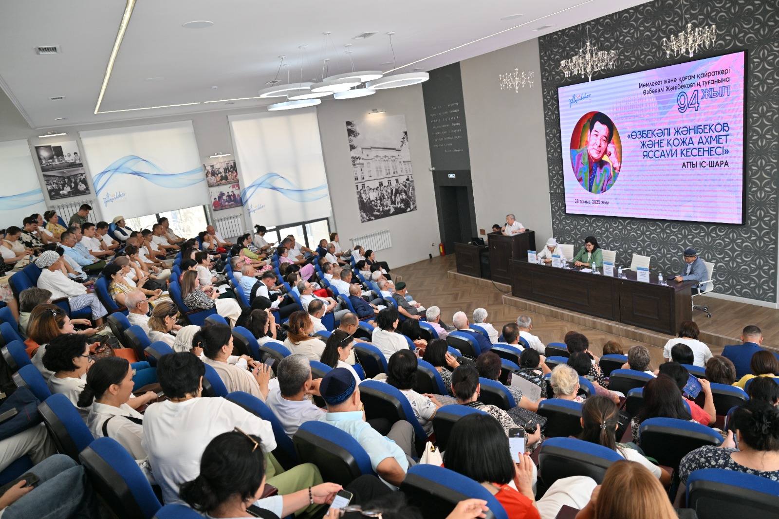 СТУДЕНТТЕРГЕ «ЖӘНІБЕКОВТАНУ» ПӘНІ ОҚЫТЫЛАДЫ