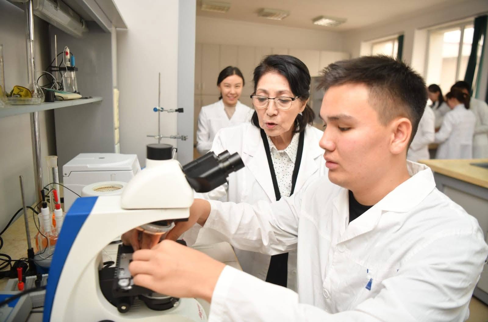 ZHANIBEKOV UNIVERSITY-ДЕ КЕЗЕКТІ ДИССЕРТАЦИЯЛЫҚ КЕҢЕС АШЫЛДЫ