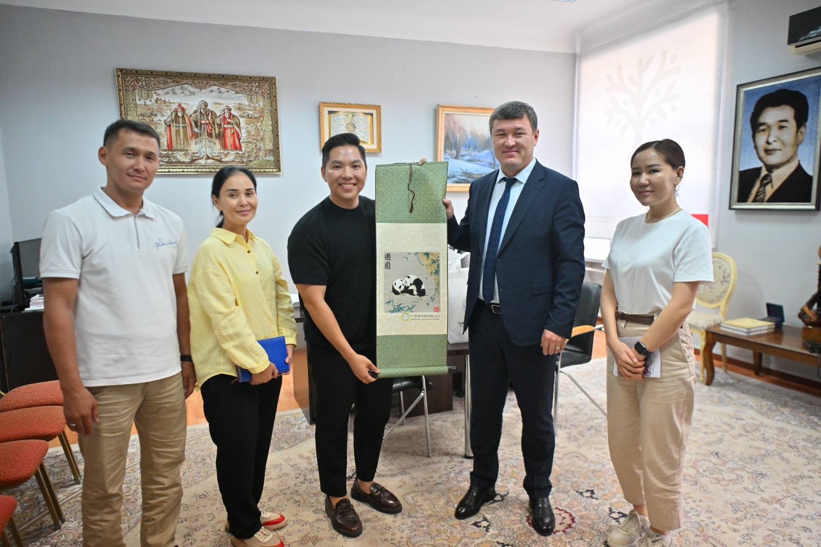 МАЛАЙЗИЯДАН КЕЛГЕН ҚОНАҚТЫ ҚАБЫЛДАДЫ