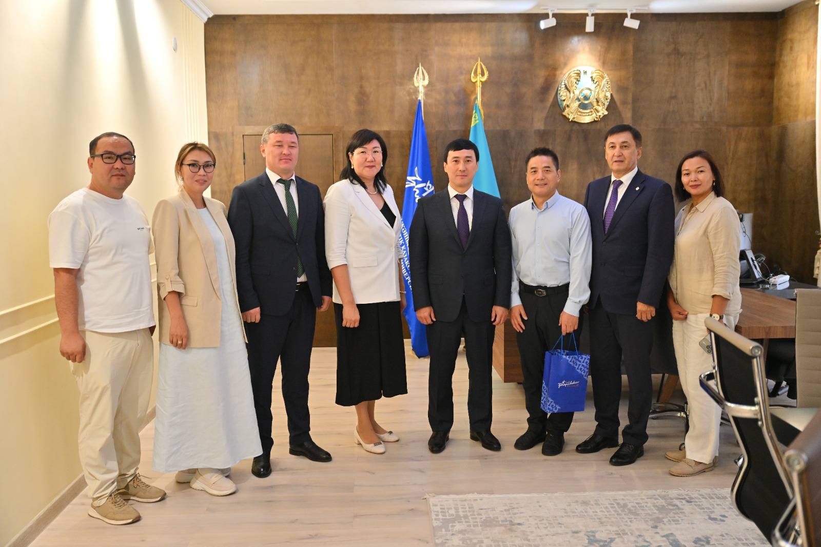 ҚЫТАЙДЫҢ СИЯНЬ ШЕТТІЛДЕР  УНИВЕРСИТЕТІНІҢ ПРОФЕССОРЫН ҚАБЫЛДАДЫ