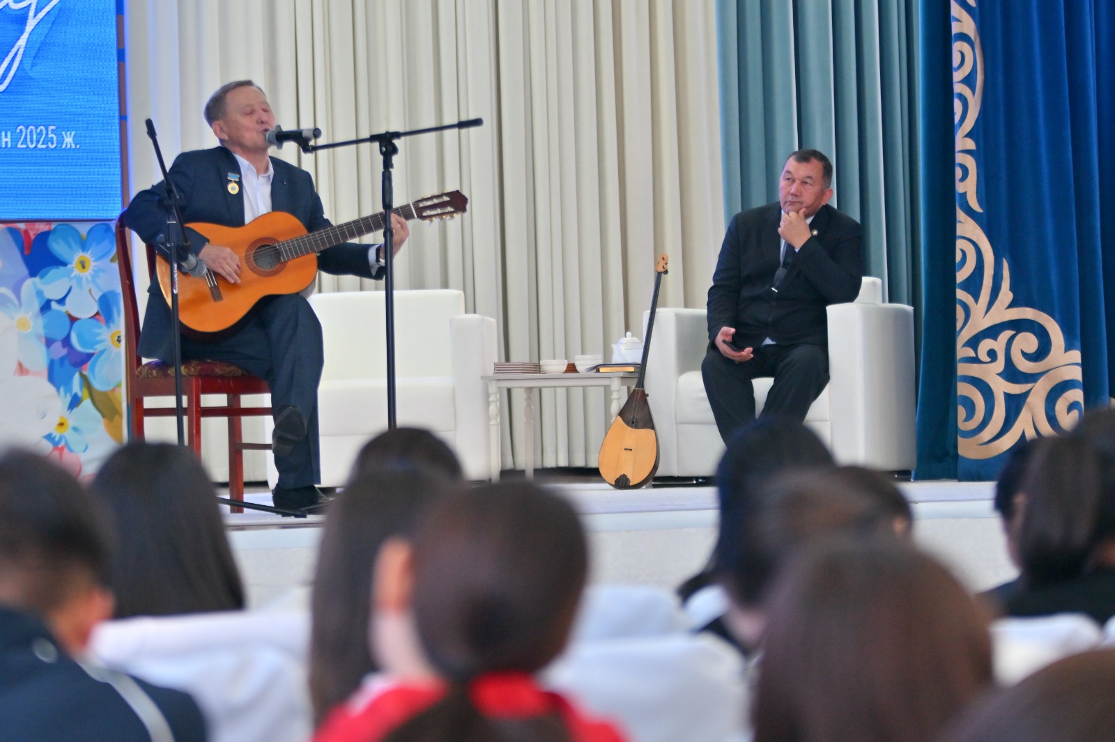 АҚЫН, БАРД, ҚОҒАМ ҚАЙРАТКЕРІ, ҚУАНЫШ МАҚСҰТОВПЕН КЕЗДЕСУ ӨТТІ