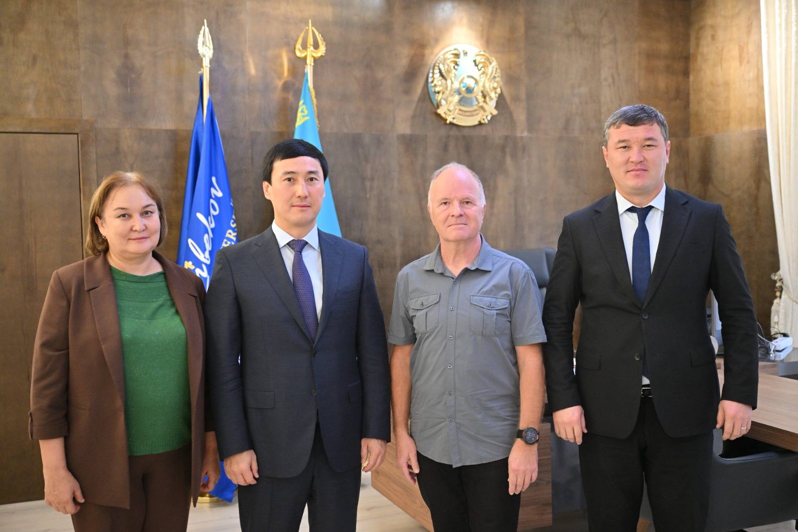 ЧЕХИЯЛЫҚ ОЛОМОУЦ УНИВЕРСИТЕТІНІҢ ПРОФЕССОРЫ ПЕТР ШАЛОУН КЕЛДІ