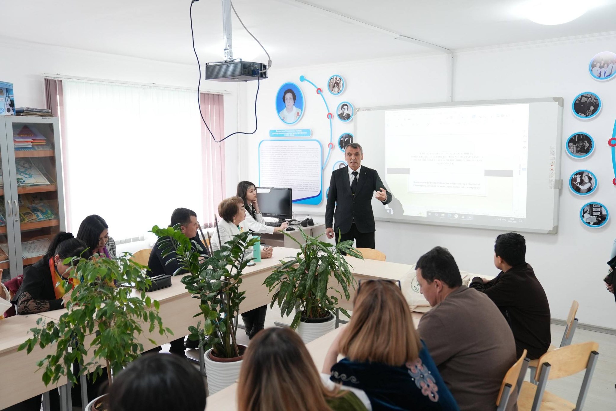 САМАРҚАНД МЕМЛЕКЕТТІК ИНСТИТУТЫНЫҢ ОҚЫТУШЫЛАРЫ ДӘРІС ОҚИДЫ