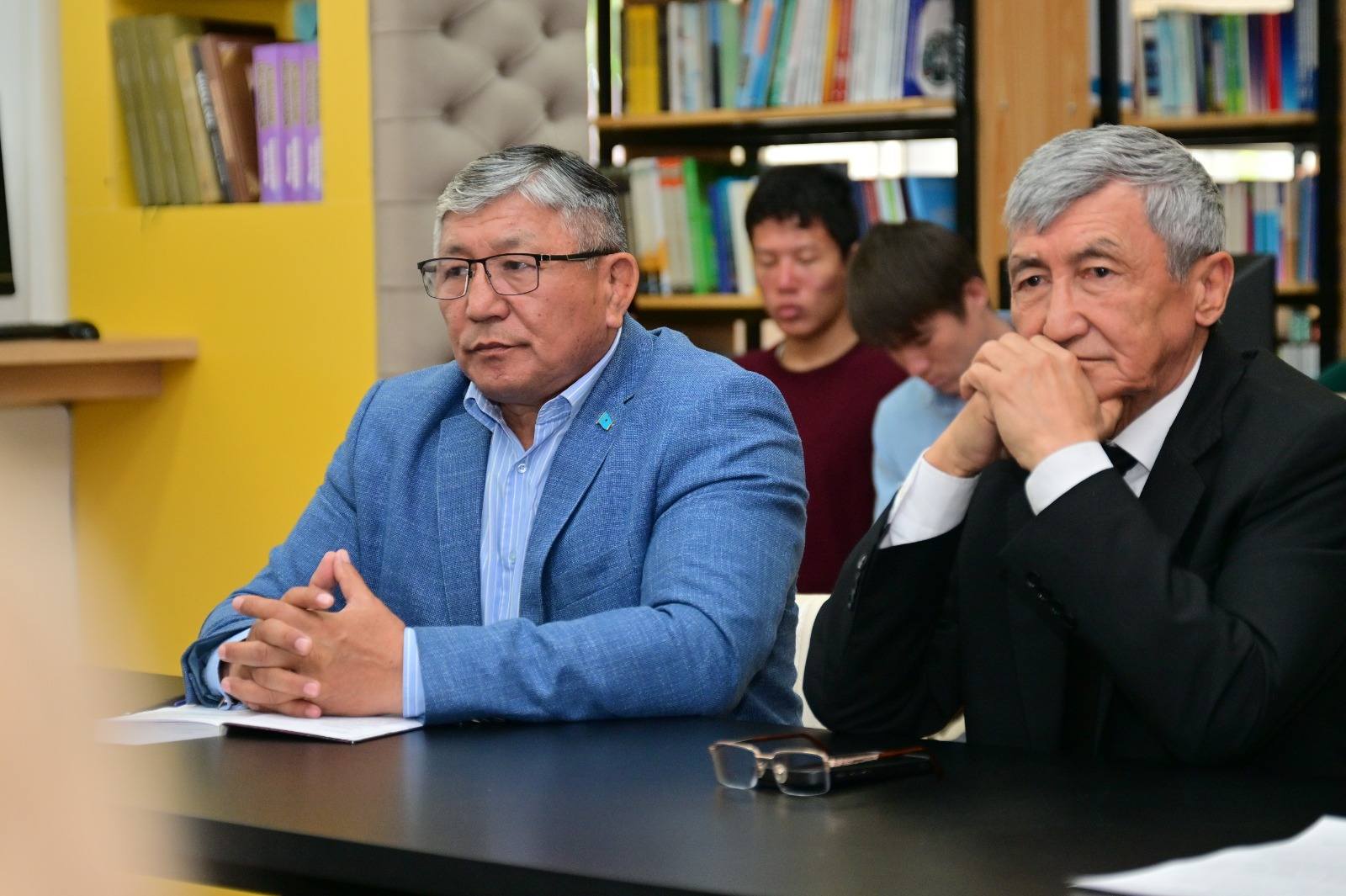 «ОҢТҮСТІК ТАРИХЫНАН СЫР» АТТЫ МАЗМҰНДЫ КЕЗДЕСУ КЕШІ ӨТТІ